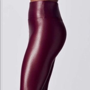 Carbon38 High Rise Takara Leggings 7/8 length in Deep wine Color Size Small